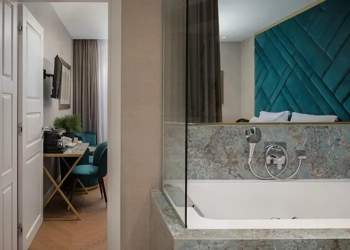 לינה וארוחת בוקר Five Elements Luxury