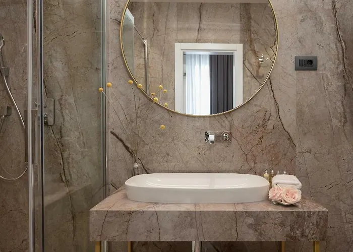 לינה וארוחת בוקר Five Elements Luxury