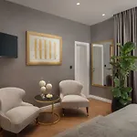 לינה וארוחת בוקר Five Elements Luxury 4*